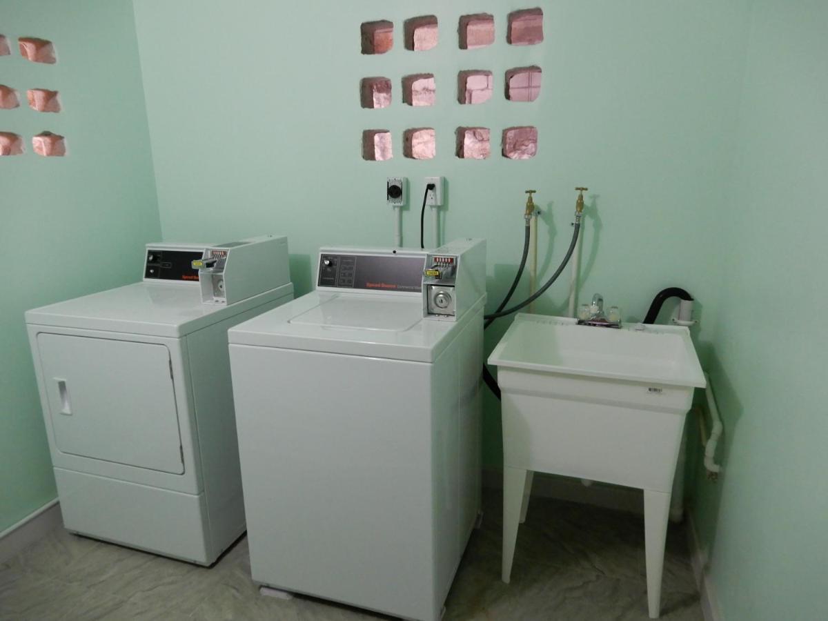 Oistins Bayview Apartments クライストチャーチ エクステリア 写真
