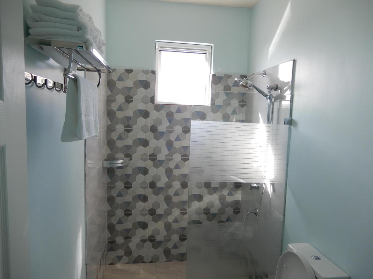 Oistins Bayview Apartments クライストチャーチ エクステリア 写真