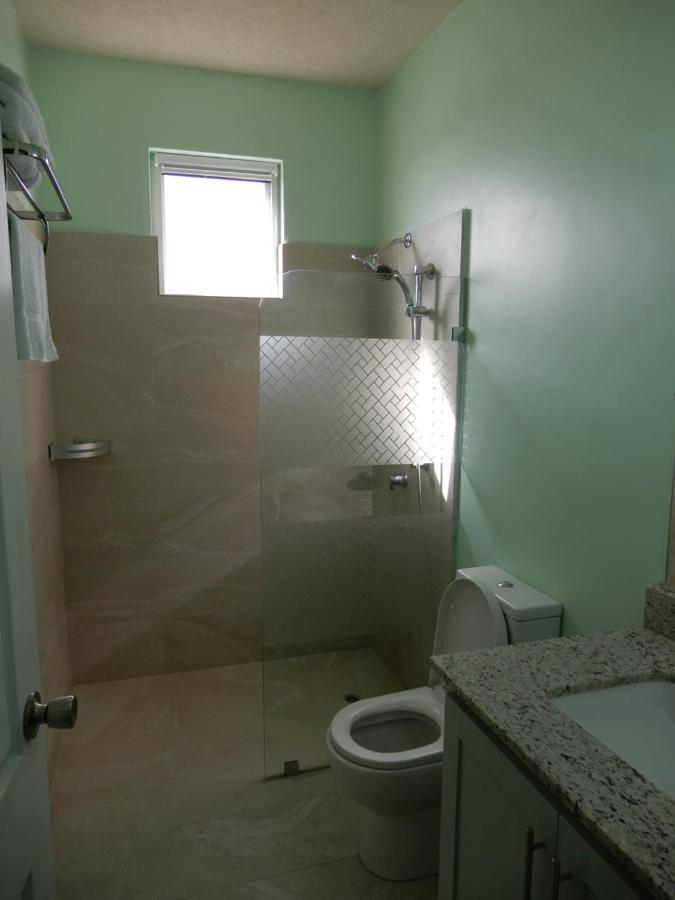 Oistins Bayview Apartments クライストチャーチ エクステリア 写真